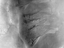 Close view of gullies ESP 080430 2310 01.jpg