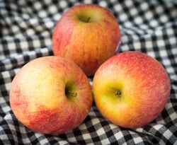 Fuji apples.jpg