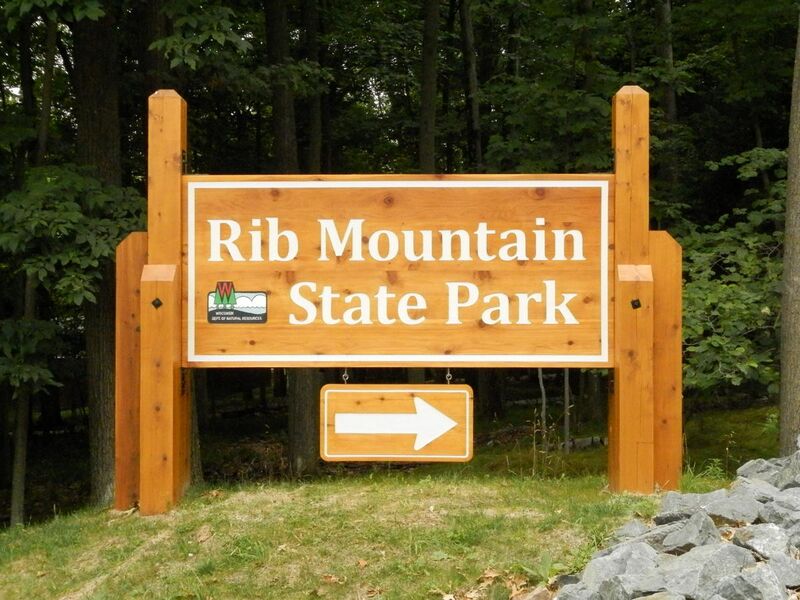 File:Rib Mt State Park entrance.jpg