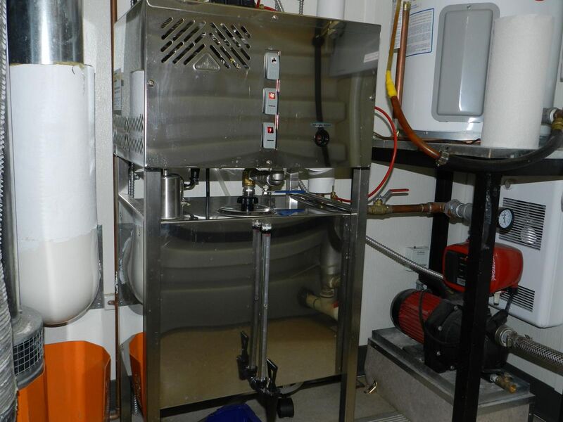 File:Steam water distiller.JPG