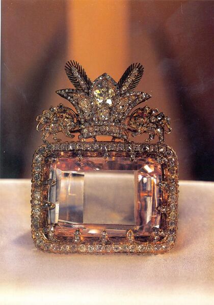 File:The Daria-e Noor (Sea of Light) Diamond from the collection of the national jewels of Iran at Central Bank of Islamic Republic of Iran.jpg