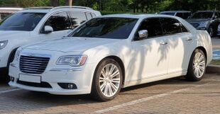 Chrysler 300 C LD Bright White (8) (cropped).jpg