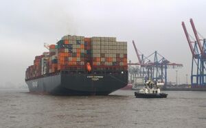 Container ship Kyoto Express in the port of Hamburg.jpg