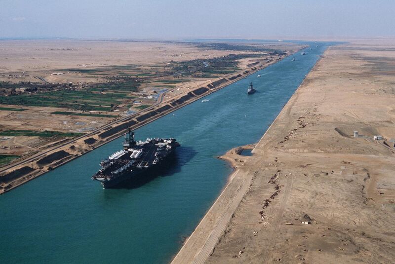 File:USS America (CV-66) in the Suez canal 1981.jpg