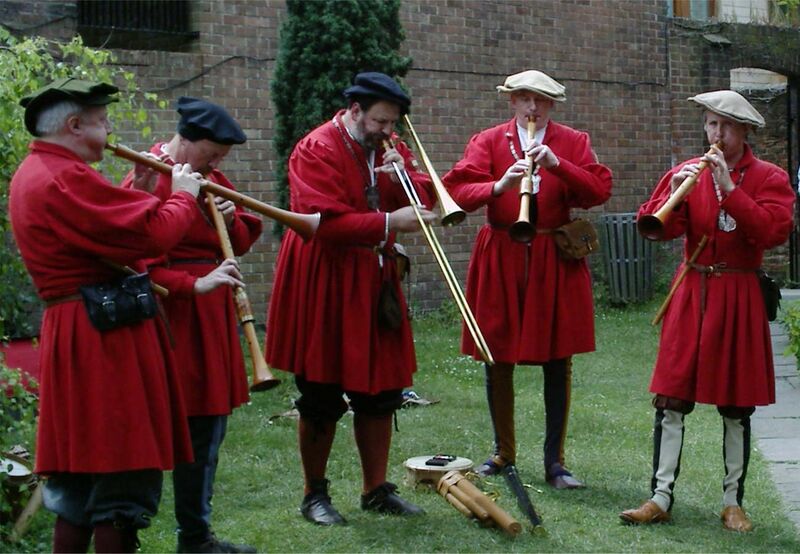 File:A band of modern waits (York, 2006).jpg