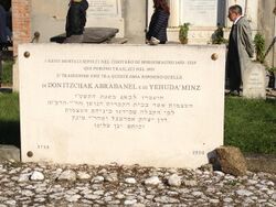 A photo of the gravesite of Abarbanel and Minz. Taken in 2014 by me.jpg