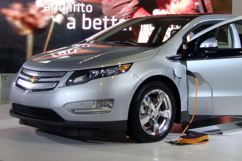 File:Chevrolet Volt charging WAS 2011 833.jpg