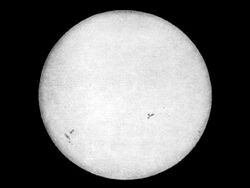 Fizeau Foucault-First Photo of Sun 1845.jpg