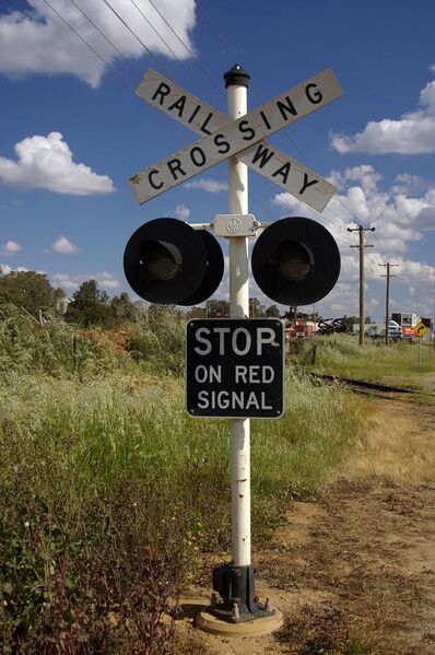 File:LED railway level crossing signal.jpg
