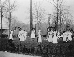 National-Park-Seminary-May-Day-1907.jpg