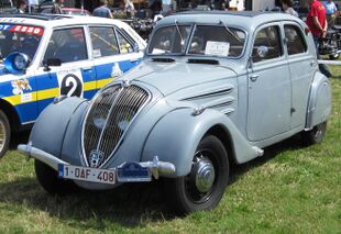Peugeot 302 ca 1937 Schaffen-Diest 2012.jpg