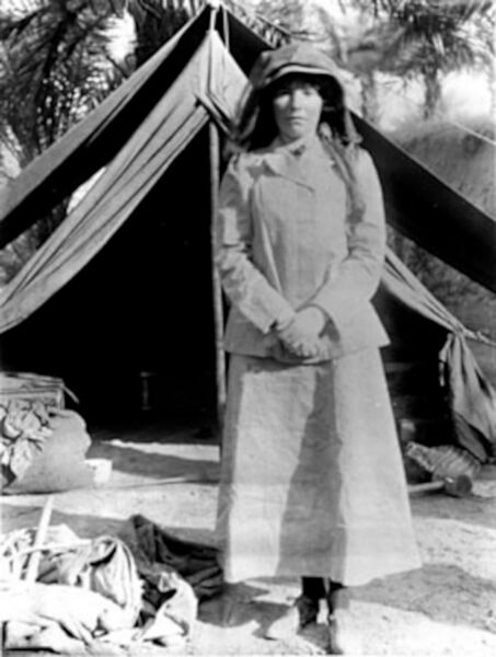 File:BellK 218 Gertrude Bell in Iraq in 1909 age 41.jpg