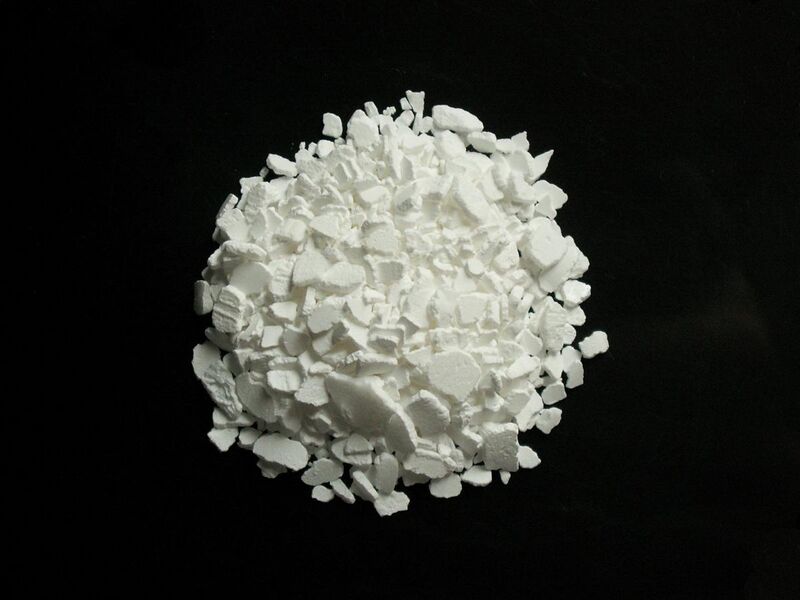 File:Calcium chloride CaCl2.jpg