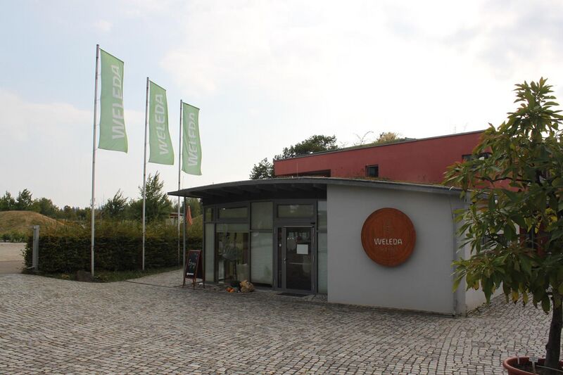 File:Experience Centre Weleda Schwaebisch Gmuend Visitor Centre with shop.jpg