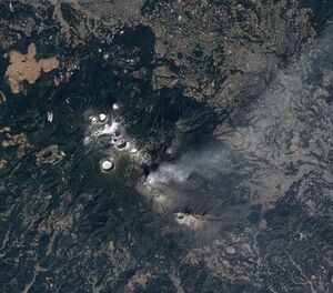 Shinmoe-dake Volcano Erupts on Kyushu Feb 2011.jpg