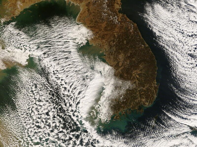 File:Snow Clouds in Korea.jpg