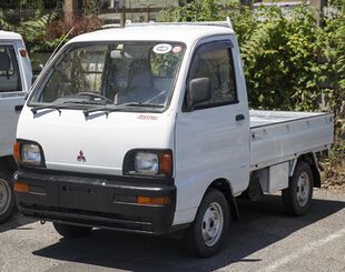 1995 Mitsubishi Minicab TS 4WD in Calgary White, front left.jpg