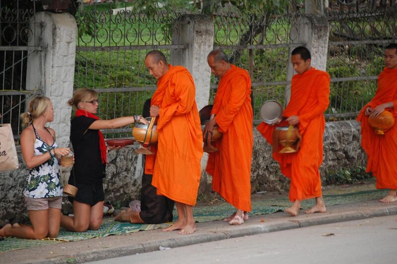 File:Buddhist monks collecting alms, Laos.jpg