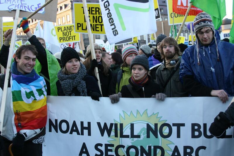 File:Green bloc at the Copenhagen climate demo FYEG (4186296292).jpg