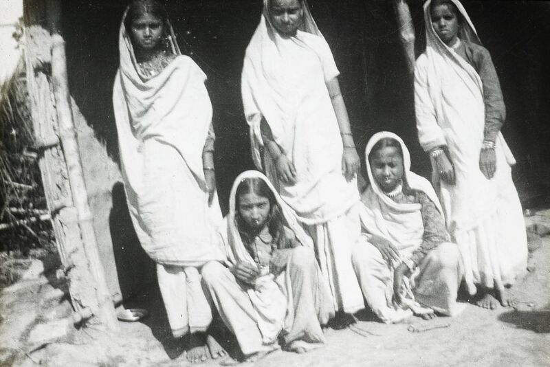 File:High caste women, Harkua, India, ca. 1915 (IMP-CSCNWW33-OS14-37).jpg