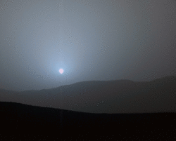 PIA19401-MarsCuriosityRover-GaleCrater-Sunset-Animation-20150415.gif