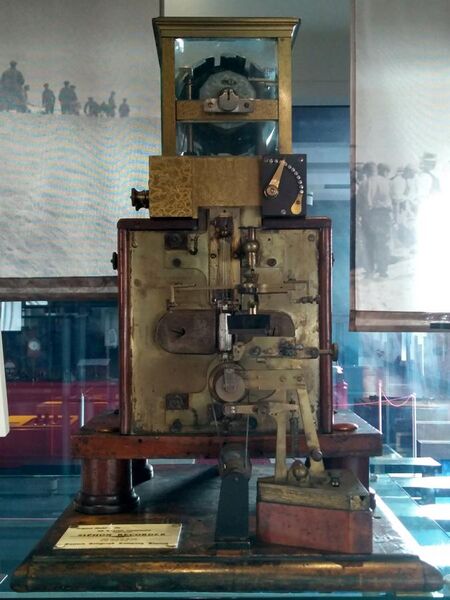 File:Sir William Thomson's telegraphic syphon recorder.jpg