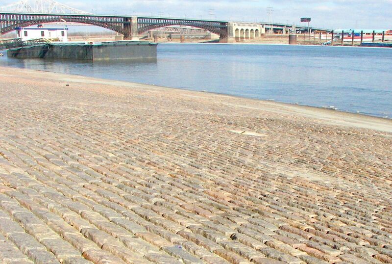 File:St. Louis wharf cobbles 20090121 1.jpg