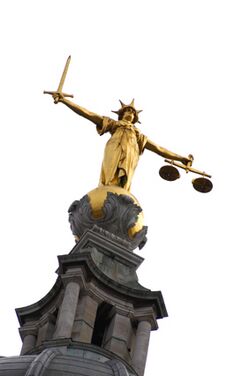 Statue of Justice, Central Criminal Court, London, UK - 20030311.jpg