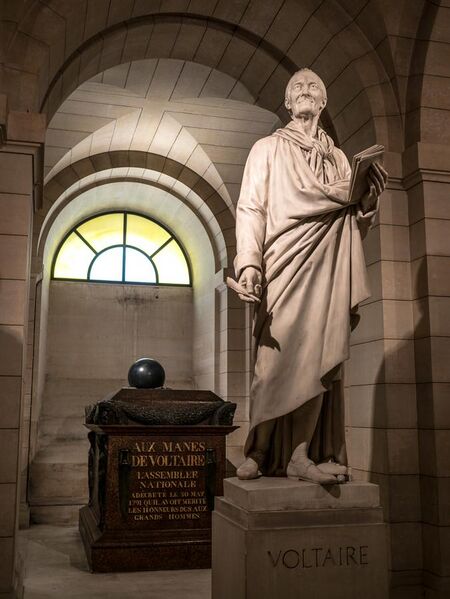 File:Tombeau et statue de Voltaire, Paris 8 juin 2014.jpg
