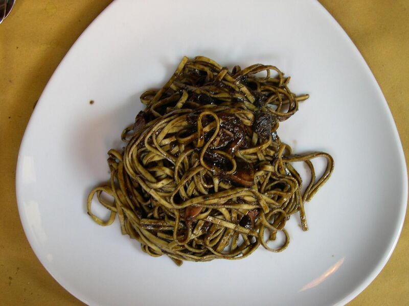 File:Linguine with cuttlefish.jpg