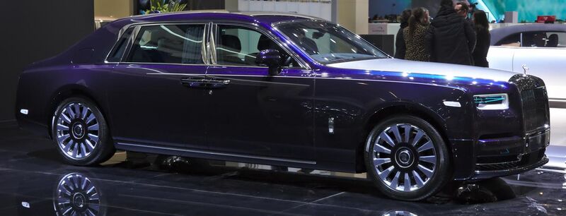 File:Rolls-Royce Phantom VIII EWB Genf 2018.jpg