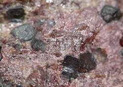 Zincite-Manganosite-Sonolite-21568.jpg
