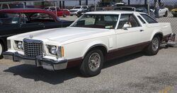 1977 Ford Thunderbird at Belmont, front left.jpg