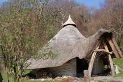 Cae Mabon Round House.JPG