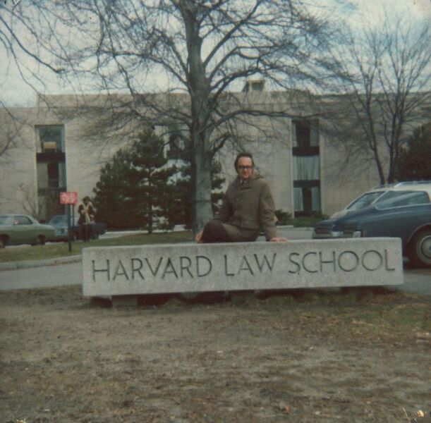 File:Dziedziniec Harvard Law School University.jpg