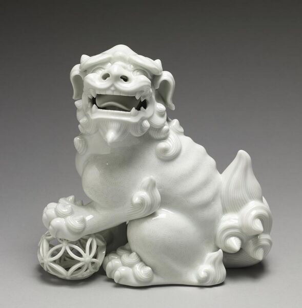 File:Japanese - Figurine ("Okimono") of a Lion with a Ball - Walters 491757.jpg
