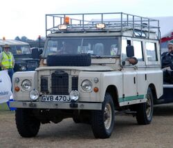 Land Rover (1392444602).jpg