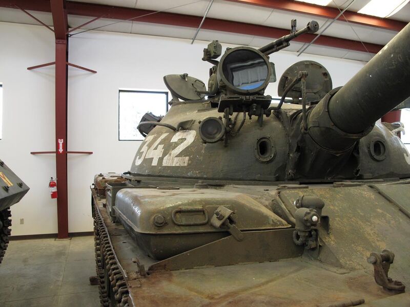 File:Right side of the T-62 tank at the Military Vehicle Technology Foundation.jpg