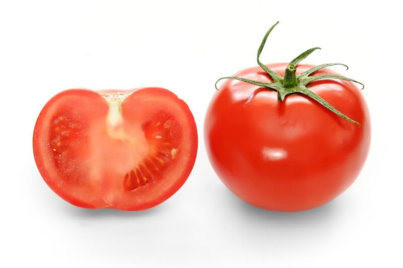 File:Bright red tomato and cross section02.jpg