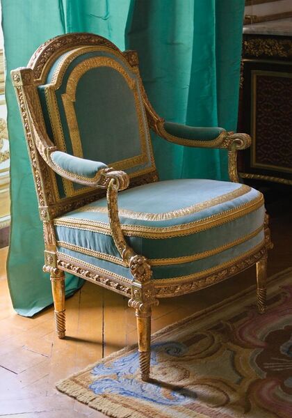 File:Fauteuil Georges Jacob Cabinet dore Reine Versailles.jpg