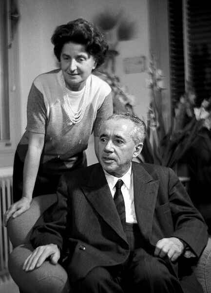 File:Giulio Natta with wife 1960s2.jpg