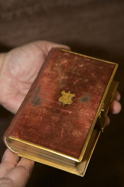 File:Lincoln inaugural bible.jpg