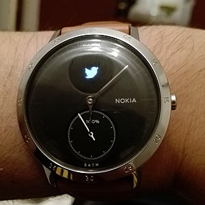 Nokia Steel HR with notification.jpg