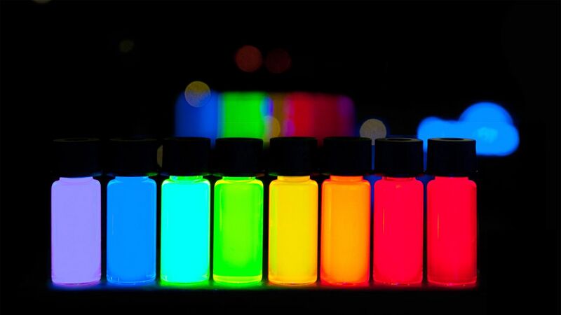 File:Quantum Dots with emission maxima in a 10-nm step are being produced at PlasmaChem in a kg scale.jpg