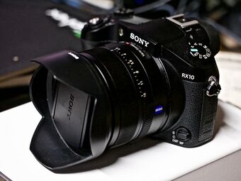 Sony Cyber-shot DSC-RX10.jpg