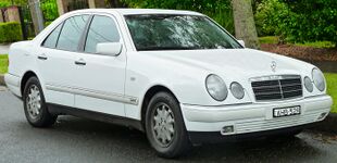 1999 Mercedes-Benz E 240 (W 210) Elegance sedan (2011-11-17) 01.jpg