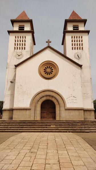 File:Catedral de Bissau 1.jpg