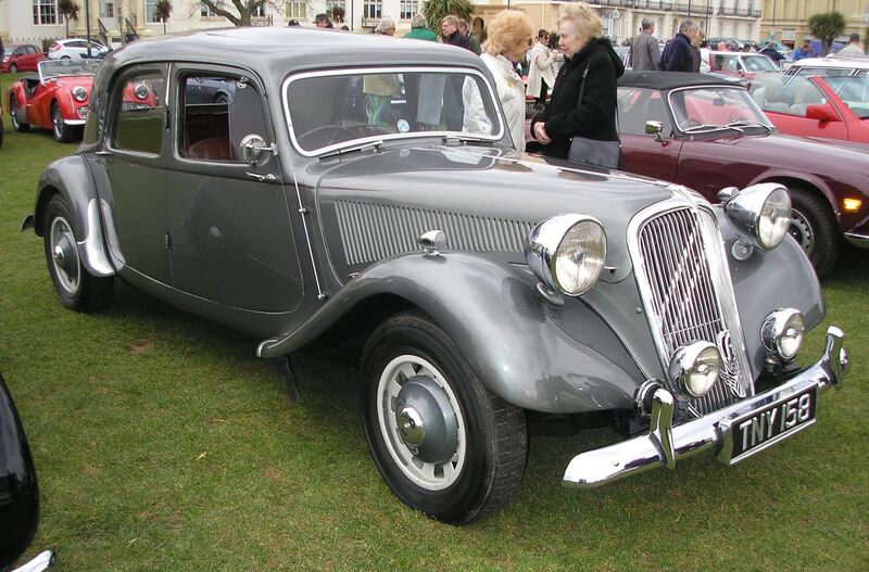 File:Teignmouth Classic Car Show, 21 April 2013 (14).jpg
