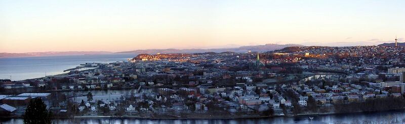 File:Trondheim, panorama fra Byåsen.jpg