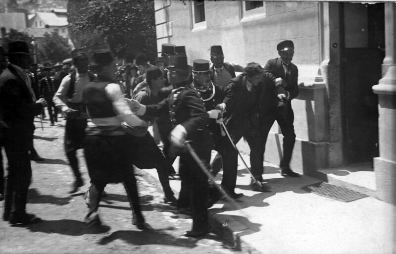 File:Gavrilo Princip captured in Sarajevo 1914.jpg